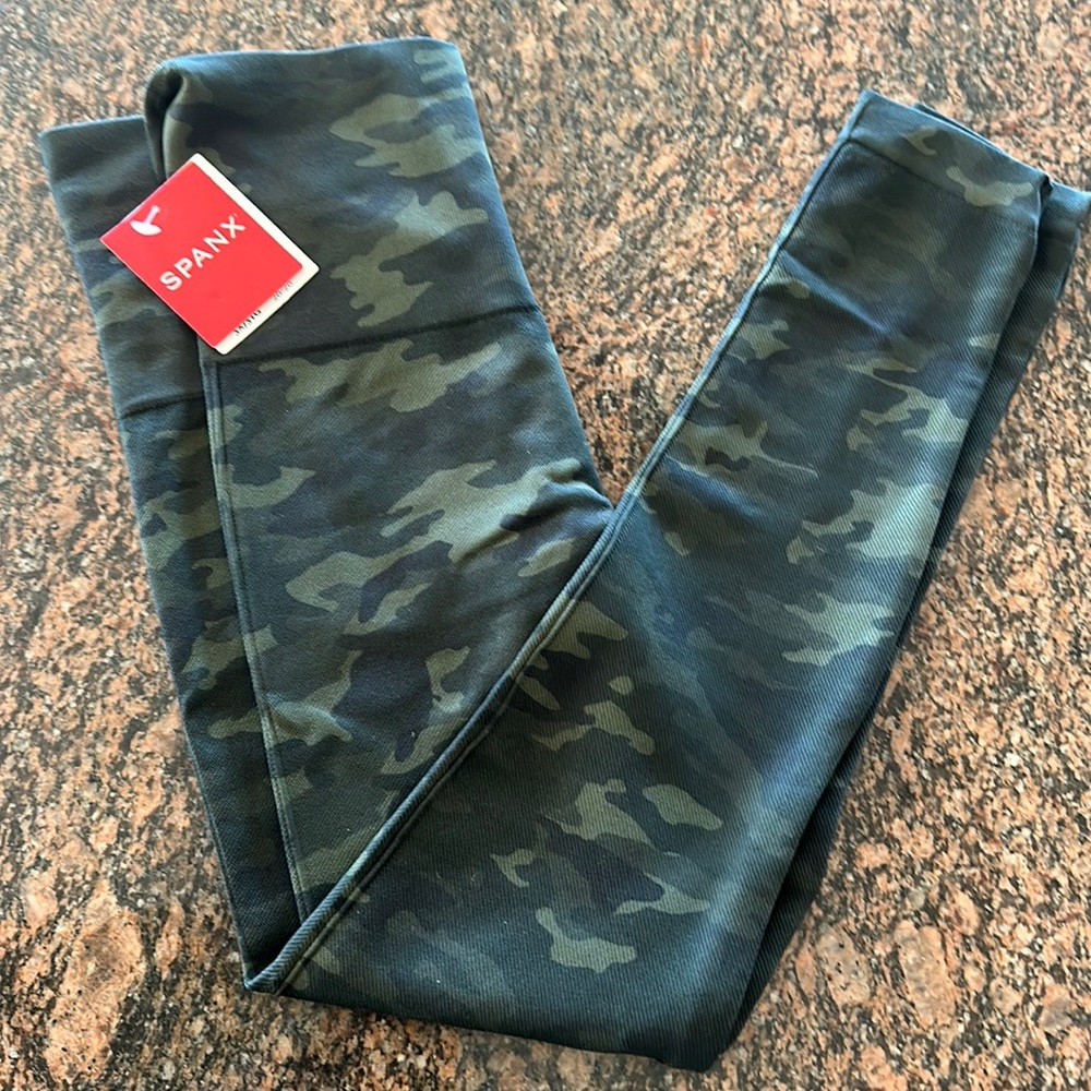 Spanx Look At Me Now Camo leggings NWT Sz XS